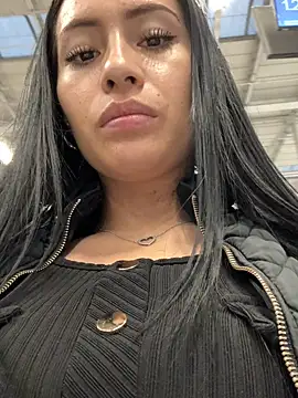 Snapshot of Sara_luna_ chatting on 03/01/25, 02:55 Sara luna online show from 03/01/25, 02:55