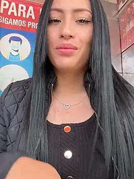 Snapshot of Sara_luna_ chatting on 03/21/25, 03:46 Sara luna online show from 03/21/25, 03:46