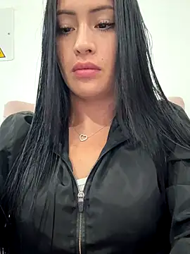 Snapshot of Sara_luna_ chatting on 10/29/25, 12:35 Sara luna online show from 10/29/25, 12:35