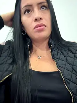 Snapshot of Sara_luna_ chatting on 10/30/25, 11:38 Sara luna online show from 10/30/25, 11:38