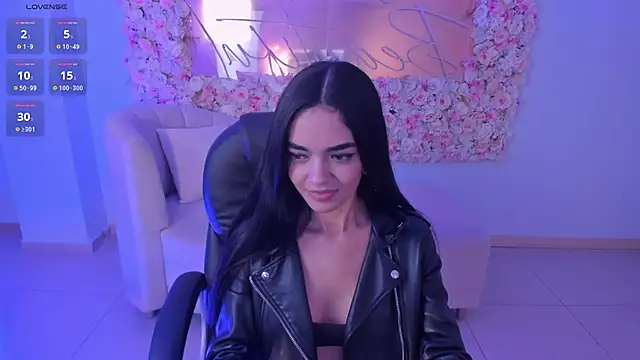 Snapshot of LucianaMillerX chatting on 12/18/24, 07:15 LucianaMillerX online show from 12/18/24, 07:15