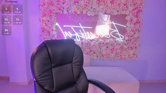 Snapshot of LucianaMillerX chatting on 12/21/24, 03:36 LucianaMillerX online show from 12/21/24, 03:36