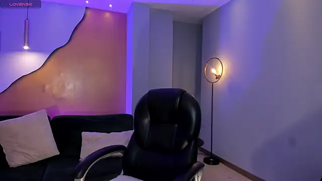 HannahJamesX online show from 02/20/25, 06:57