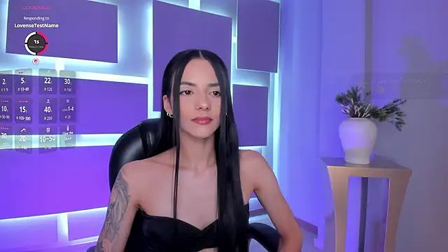 Snapshot of HannahJamesX chatting on 02/04/26, 03:34 HannahJamesX online show from 02/04/26, 03:34