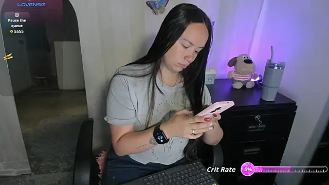 Snapshot of milysauria1 chatting on 05/17/26, 12:23 milysauria1 online show from 05/17/26, 12:23
