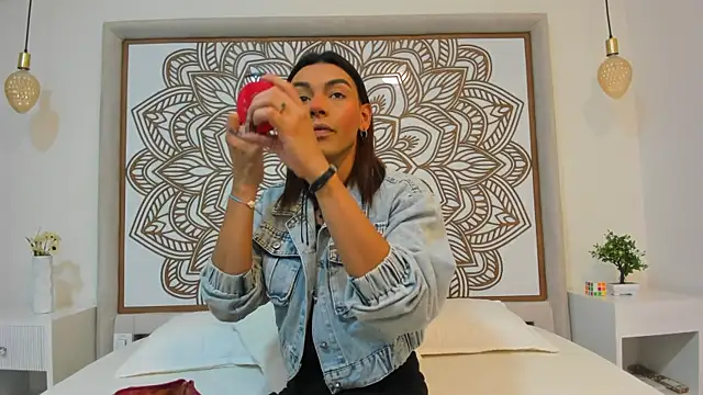 Snapshot of Maiskeen_Zamara chatting on 12/10/24, 08:49 Maiskeen Zamara online show from 12/10/24, 08:49