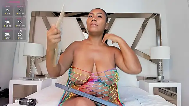 Snapshot of OliviaBurning chatting on 02/14/25, 11:31 OliviaBurning online show from 02/14/25, 11:31