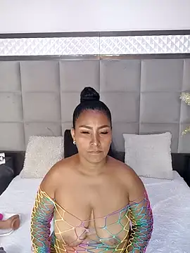 Snapshot of OliviaBurning chatting on 09/19/25, 11:44 OliviaBurning online show from 09/19/25, 11:44