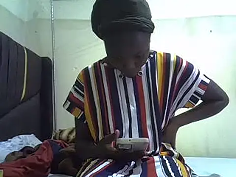 Snapshot of pretty_vivy chatting on 12/14/24, 04:45 pretty vivy online show from 12/14/24, 04:45