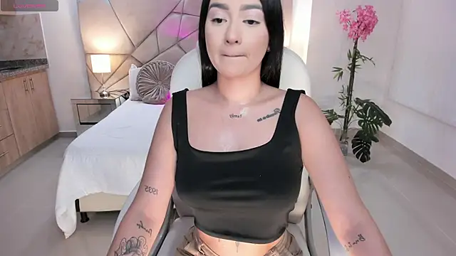 amelie jhons online show from 12/17/25, 10:05