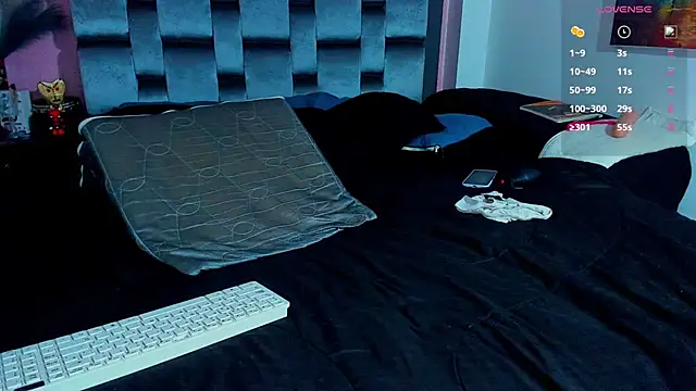 Piggy Eddy online show from 02/12/25, 04:00