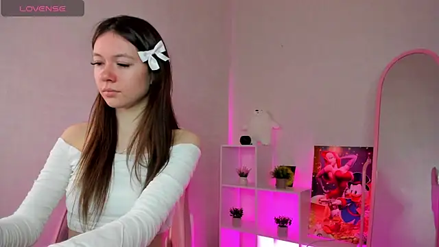 Nicole Charm online show from 12/13/24, 01:04