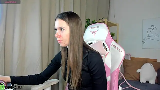 Nicole Charm online show from 10/01/25, 09:32