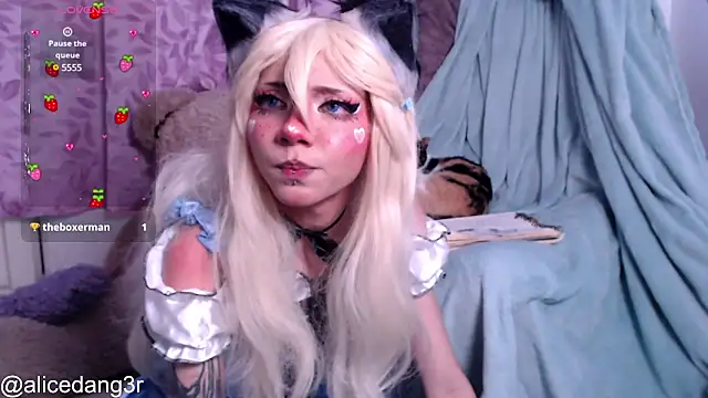 Snapshot of Alicedangerrr chatting on 02/15/25, 12:26 Alicedangerrr online show from 02/15/25, 12:26