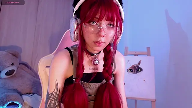 Snapshot of Alicedangerrr chatting on 10/17/25, 04:59 Alicedangerrr online show from 10/17/25, 04:59