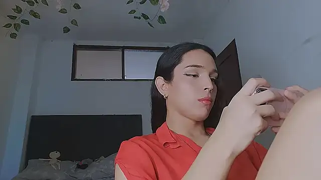 Snapshot of alexaryderr chatting on 06/19/26, 04:44 alexaryderr online show from 06/19/26, 04:44