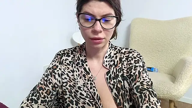 Jullyenn3 online show from 02/19/25, 05:49