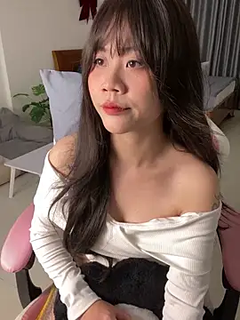 Snapshot of -rosiie- chatting on 01/20/25, 06:32 -rosiie- online show from 01/20/25, 06:32