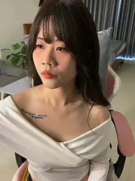 Snapshot of -rosiie- chatting on 01/21/25, 03:04 -rosiie- online show from 01/21/25, 03:04