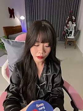 Snapshot of -rosiie- chatting on 02/17/25, 04:15 -rosiie- online show from 02/17/25, 04:15