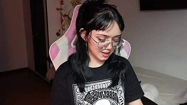 suzumi   online show from 12/14/24, 04:42