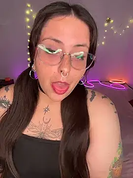 Snapshot of Mizztikaa chatting on 07/20/26, 05:59 Mizztikaa online show from 07/20/26, 05:59