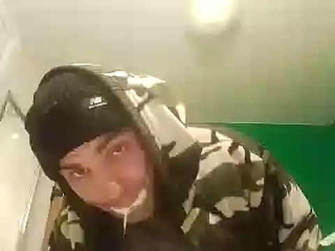 Snapshot of DrbigdickUK chatting on 12/23/24, 10:44 DrbigdickUK online show from 12/23/24, 10:44