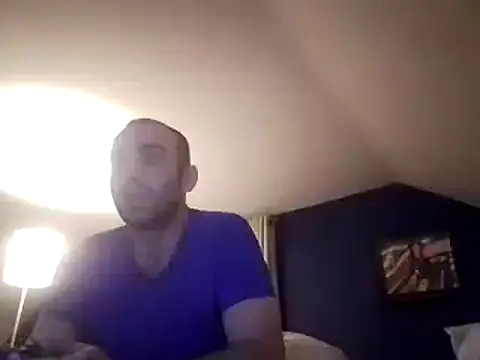 Snapshot of DrbigdickUK chatting on 12/27/24, 12:18 DrbigdickUK online show from 12/27/24, 12:18