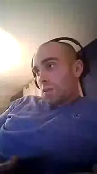 Snapshot of DrbigdickUK chatting on 12/30/24, 10:45 DrbigdickUK online show from 12/30/24, 10:45