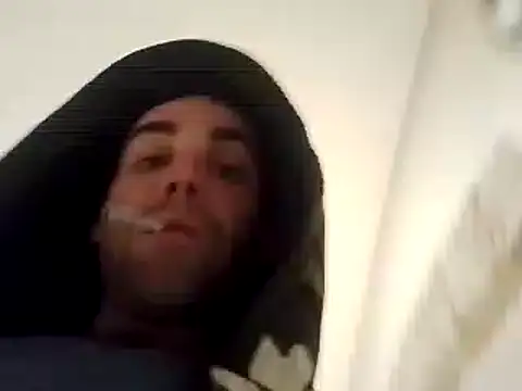 Snapshot of DrbigdickUK chatting on 12/31/24, 11:49 DrbigdickUK online show from 12/31/24, 11:49