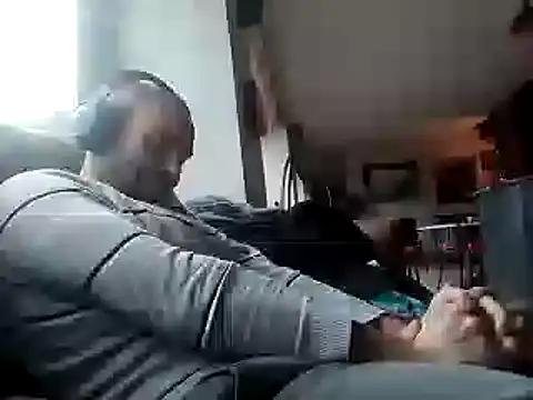 Snapshot of DrbigdickUK chatting on 01/04/25, 02:04 DrbigdickUK online show from 01/04/25, 02:04