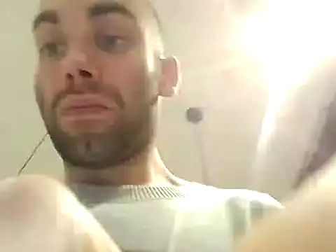 Snapshot of DrbigdickUK chatting on 01/04/25, 05:05 DrbigdickUK online show from 01/04/25, 05:05