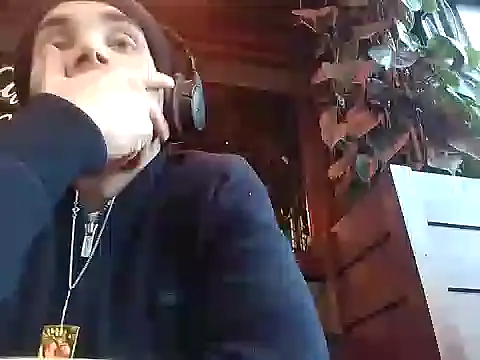 Snapshot of DrbigdickUK chatting on 02/05/25, 03:42 DrbigdickUK online show from 02/05/25, 03:42