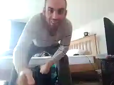 Snapshot of DrbigdickUK chatting on 02/15/25, 12:11 DrbigdickUK online show from 02/15/25, 12:11