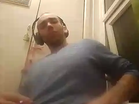 Snapshot of DrbigdickUK chatting on 02/18/25, 08:25 DrbigdickUK online show from 02/18/25, 08:25