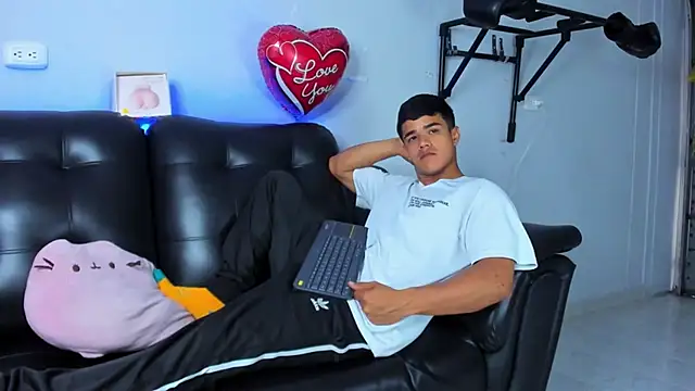 Rob saenz  online show from 02/13/25, 01:15