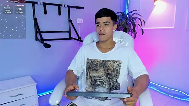 Rob saenz  online show from 11/18/25, 02:54