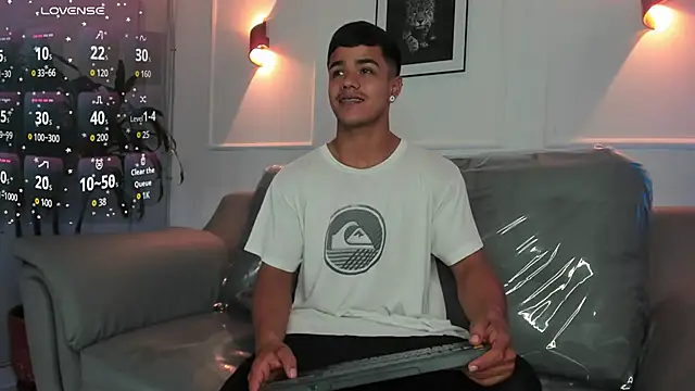 Rob saenz  online show from 12/04/25, 02:26