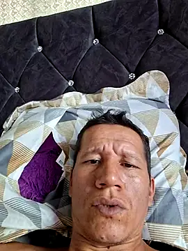 Snapshot of leoytessa_10 chatting on 02/23/25, 08:00 leoytessa 10 online show from 02/23/25, 08:00