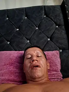 Snapshot of leoytessa_10 chatting on 10/09/25, 09:13 leoytessa 10 online show from 10/09/25, 09:13