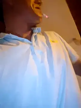 Snapshot of leoytessa_10 chatting on 10/15/25, 10:04 leoytessa 10 online show from 10/15/25, 10:04