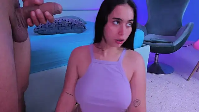 Snapshot of SophieRoyals chatting on 01/14/25, 04:40 SophieRoyals online show from 01/14/25, 04:40