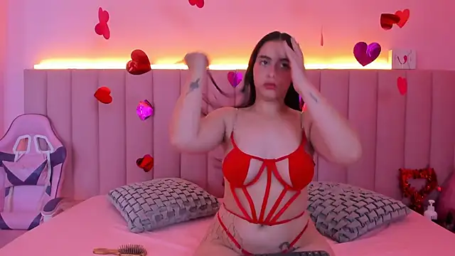 Snapshot of SophieRoyals chatting on 02/12/25, 01:06 SophieRoyals online show from 02/12/25, 01:06