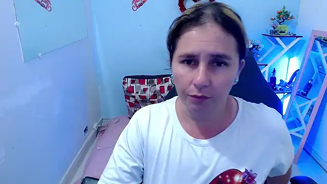 victoria jones online show from 03/05/26, 01:07