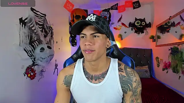 Damian latinxxx online show from 10/13/25, 03:06