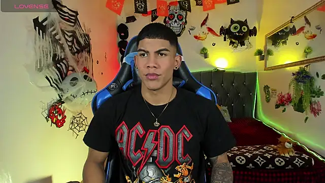 Damian latinxxx online show from 10/17/25, 02:59