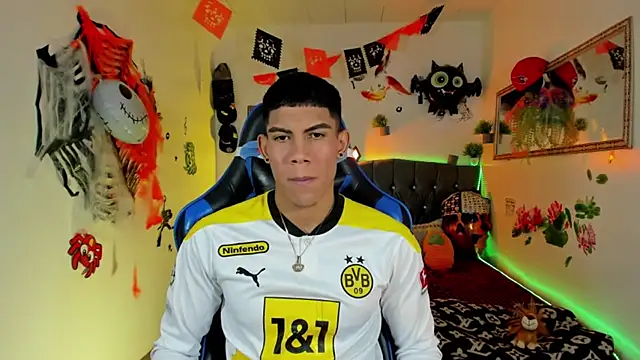 Damian latinxxx online show from 10/27/25, 03:10