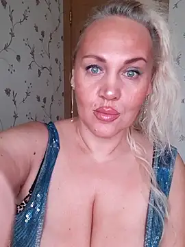 IsabellaBoni online show from 12/14/25, 07:25