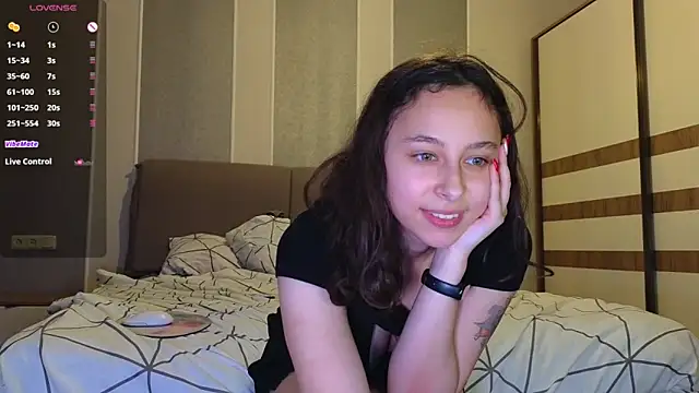 Snapshot of Agatha_Sade chatting on 01/07/25, 06:03 Agatha Sade online show from 01/07/25, 06:03