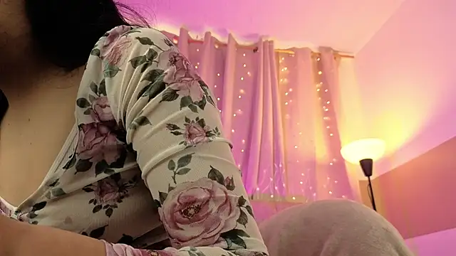 Snapshot of Zara_dulce chatting on 06/16/26, 01:03 Zara dulce online show from 06/16/26, 01:03